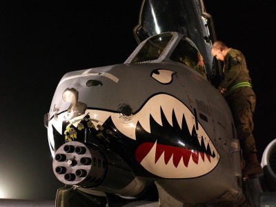 开云体育app-末节狂飙19分！拉文贡献制胜表现，开拓者强行终结广东队八连胜