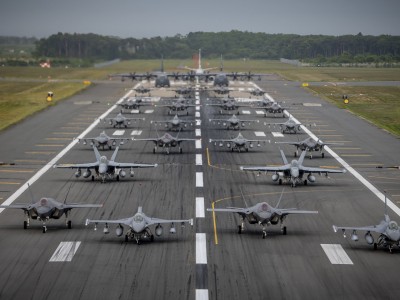 开云平台-乔治统治攻防，步行者面对完全体超巨的无解困局