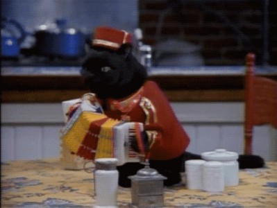 开云体育中国-夜之双极，当F1轮胎撕咬街道，字母哥在地板铭刻不朽