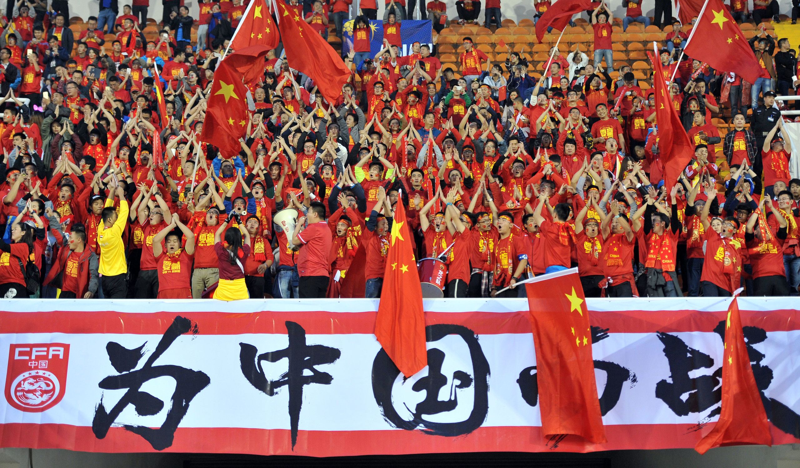 关于亚洲足球赛场上猛烈交锋备受瞩目的信息 关于亚洲足球赛场上猛烈交锋备受瞩目的信息