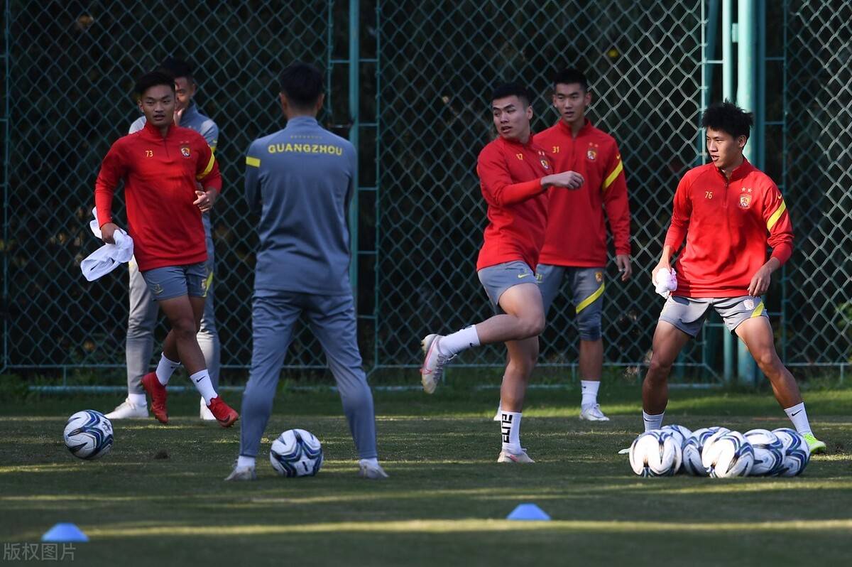 包含冠军球队备战历程和艰辛被球迷点赞的词条 包含冠军球队备战历程和艰辛被球迷点赞的词条