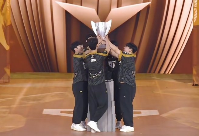 JDG碾压WBG,Deft完成史诗逆转淘汰赛2:1(首尔) JDG碾压WBG,Deft完成史诗逆转淘汰赛2:1(首尔)