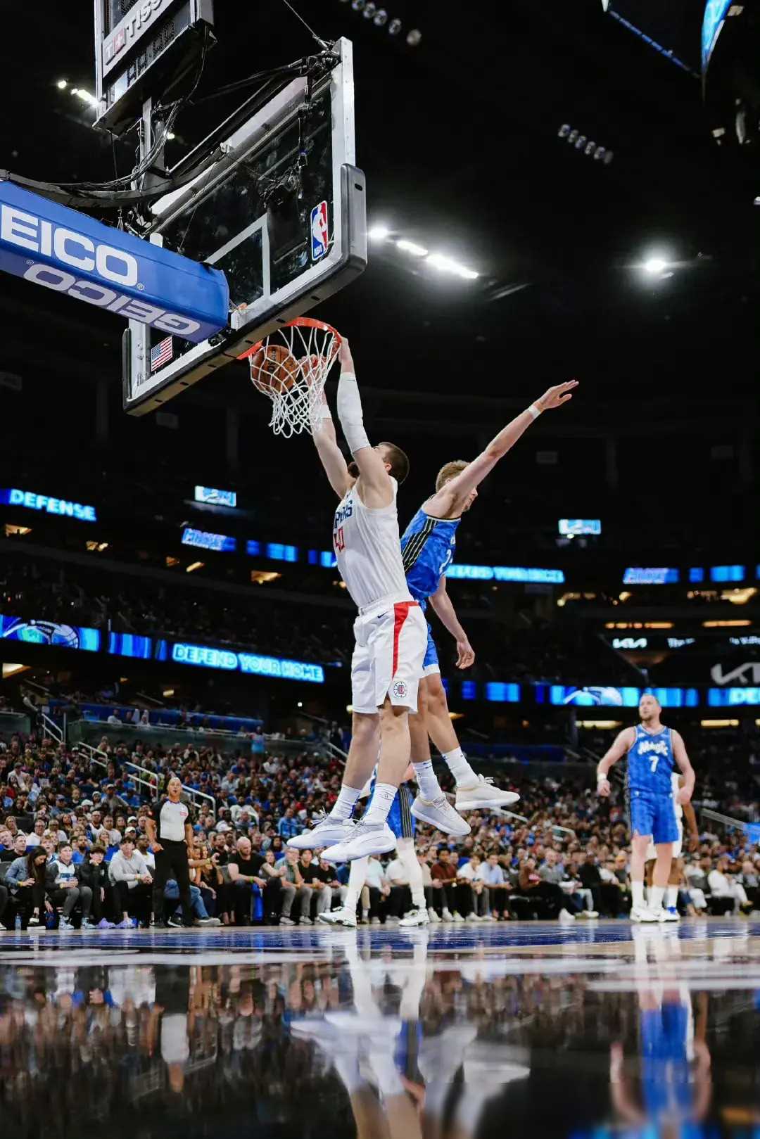 北京队力克新疆队,伦纳德点燃赛场 北京队力克新疆队,伦纳德点燃赛场