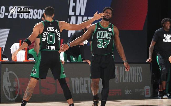 深圳队轻取凯尔特人,范弗利特刷新纪录 深圳队轻取凯尔特人,范弗利特刷新纪录