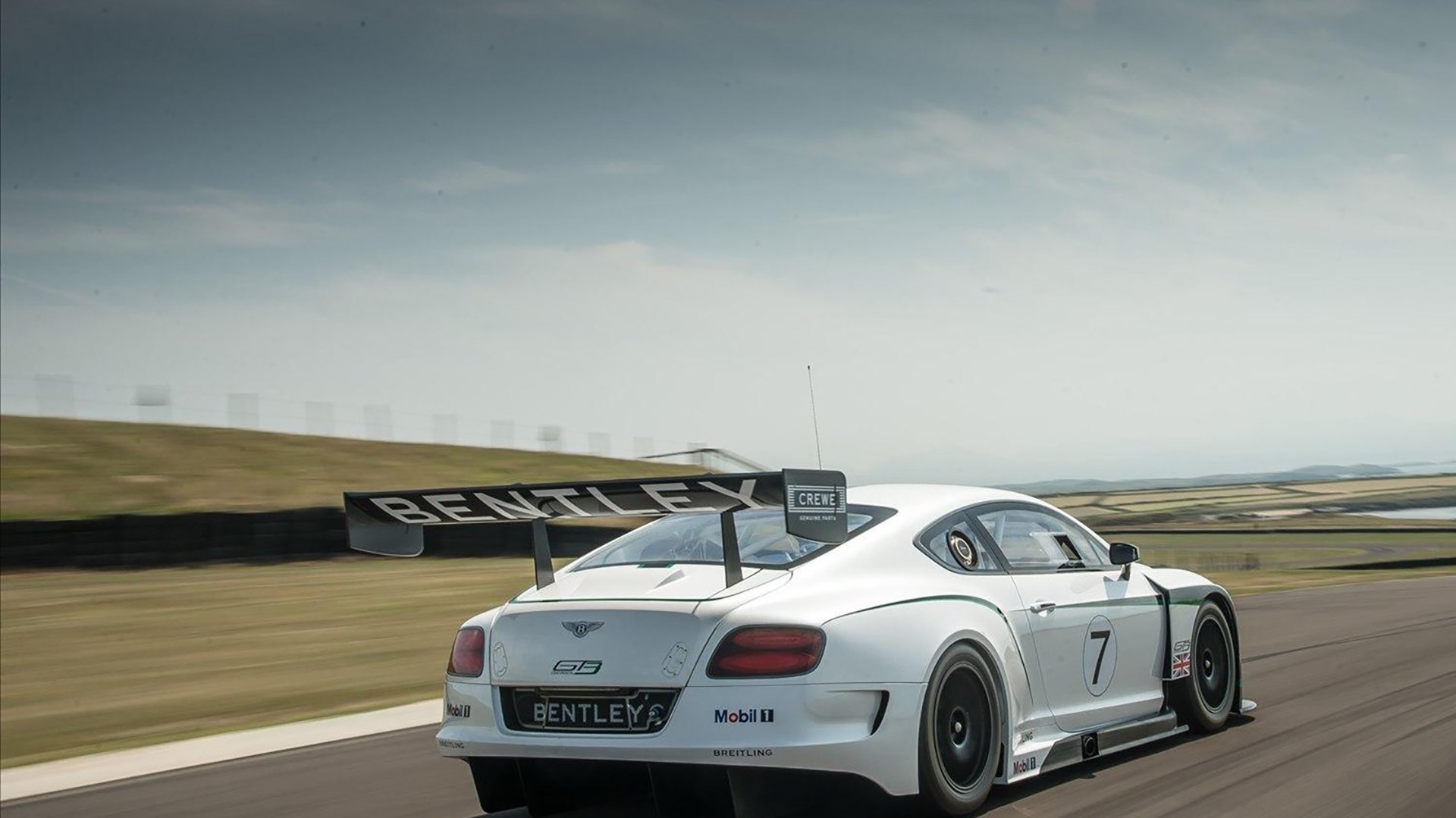 绿茵博弈，卡瓦哈尔的节奏魔法与阿根廷的暴力美学