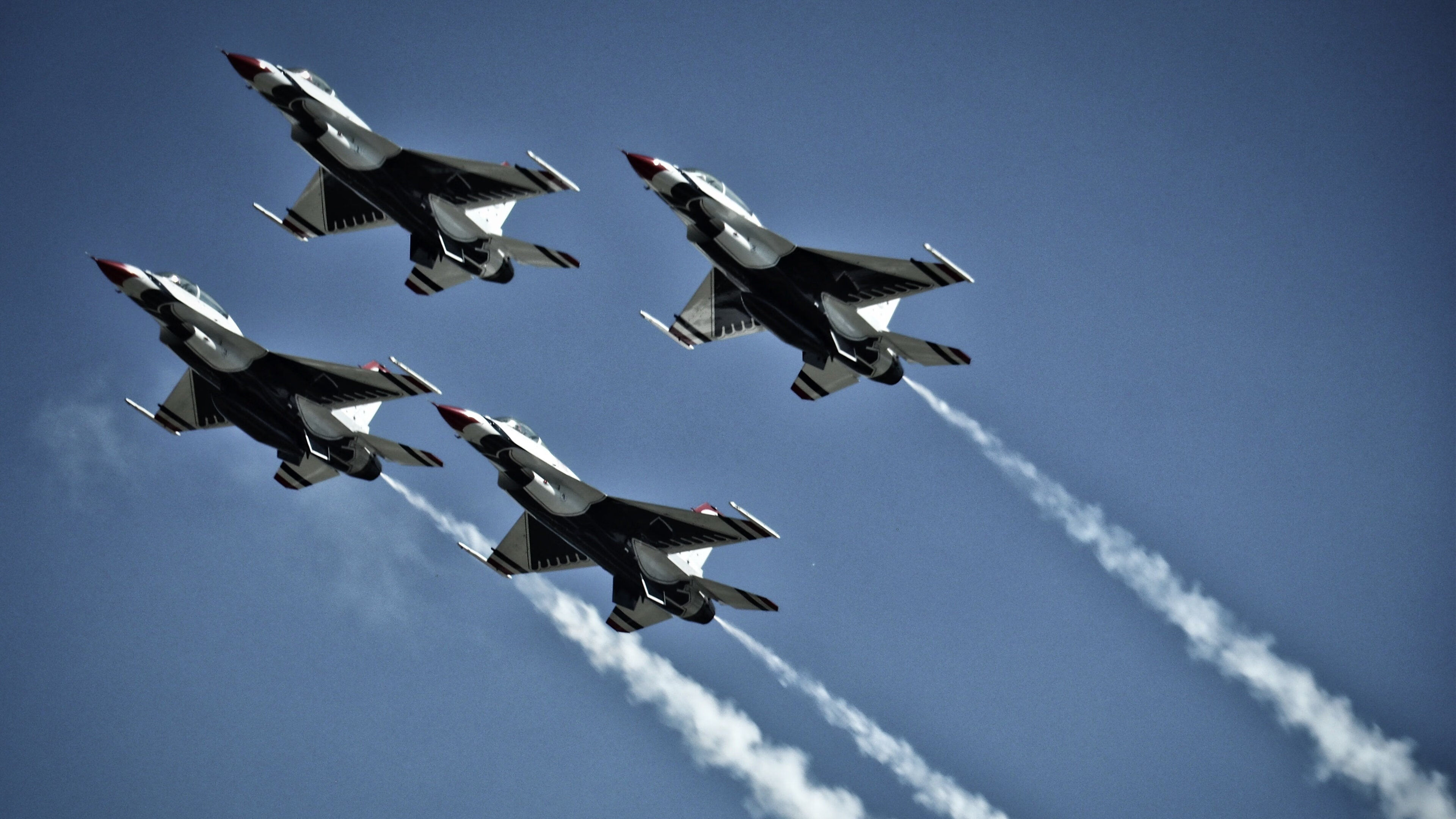 红布斗牛舞，欧冠淘汰赛，巴萨如何成为荷兰足球的优雅收割者