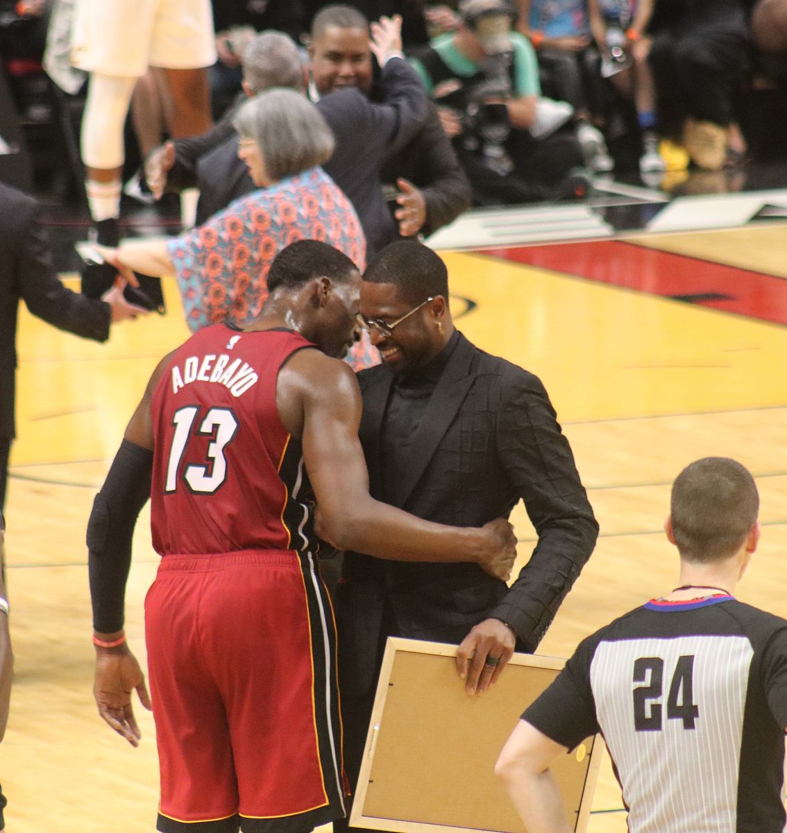 爵士狂胜广东队，哈登在F1街道赛接管比赛